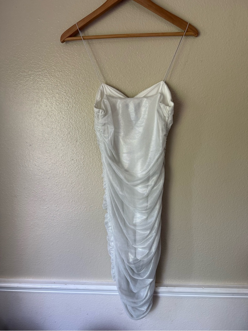 H:OURS Elegant White Ruched Bodycon Dress with Thin Straps - Picture 3 of 4